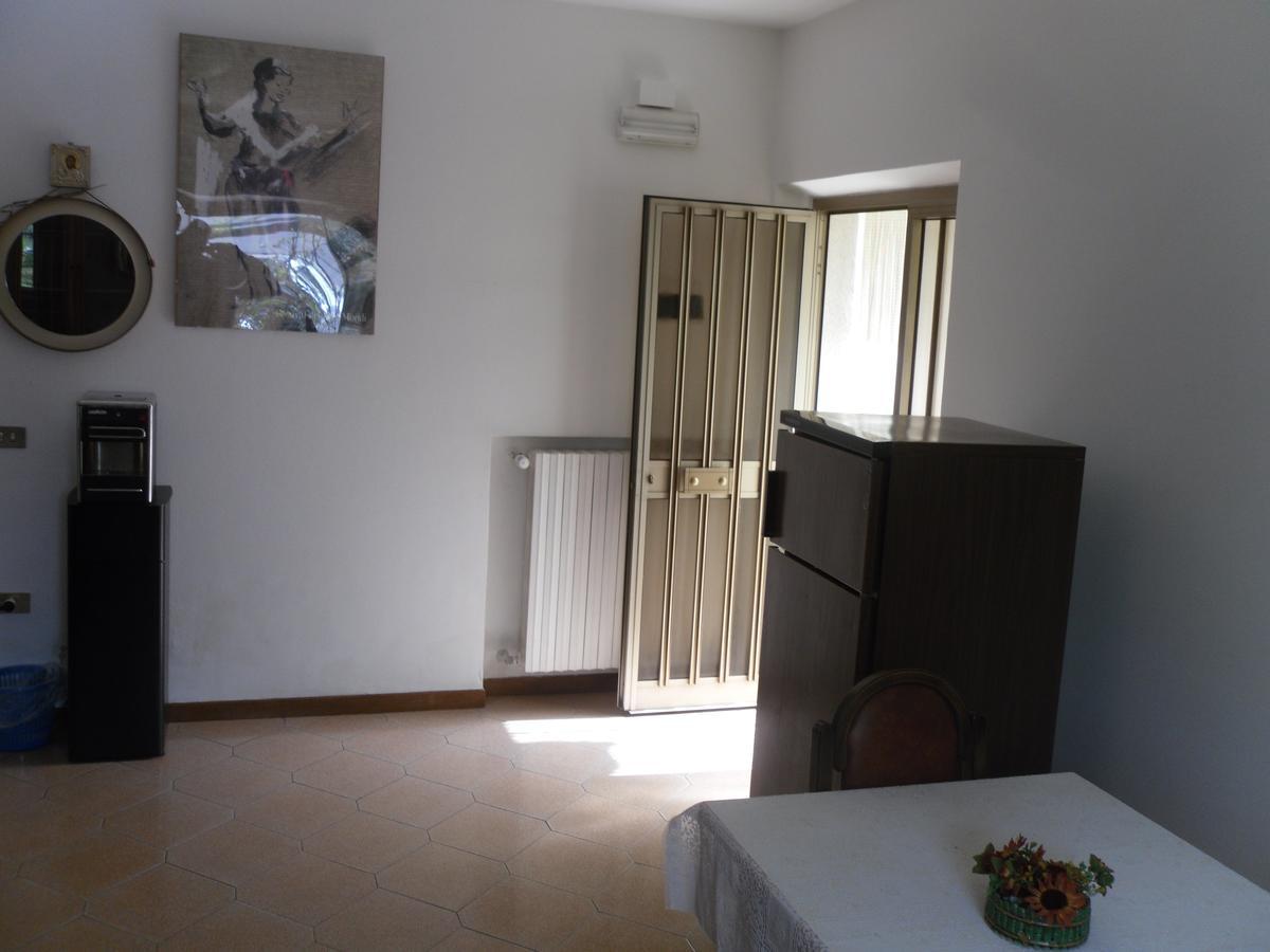 Da Angela - Camere Con Bagno Privato A Foligno Vicino Al Centro 외부 사진